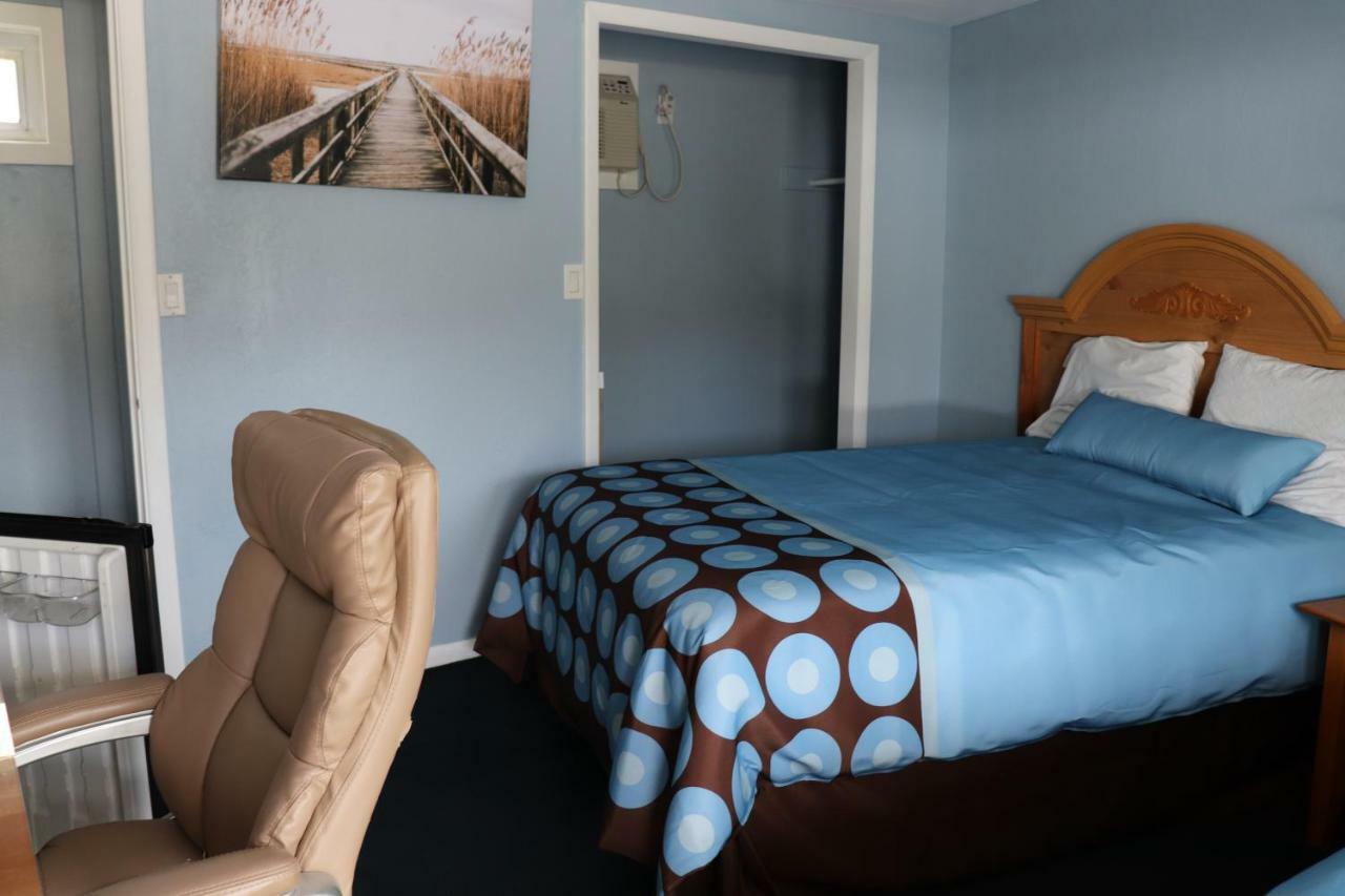 Hitching Post Country Motel Cornwall Exteriör bild