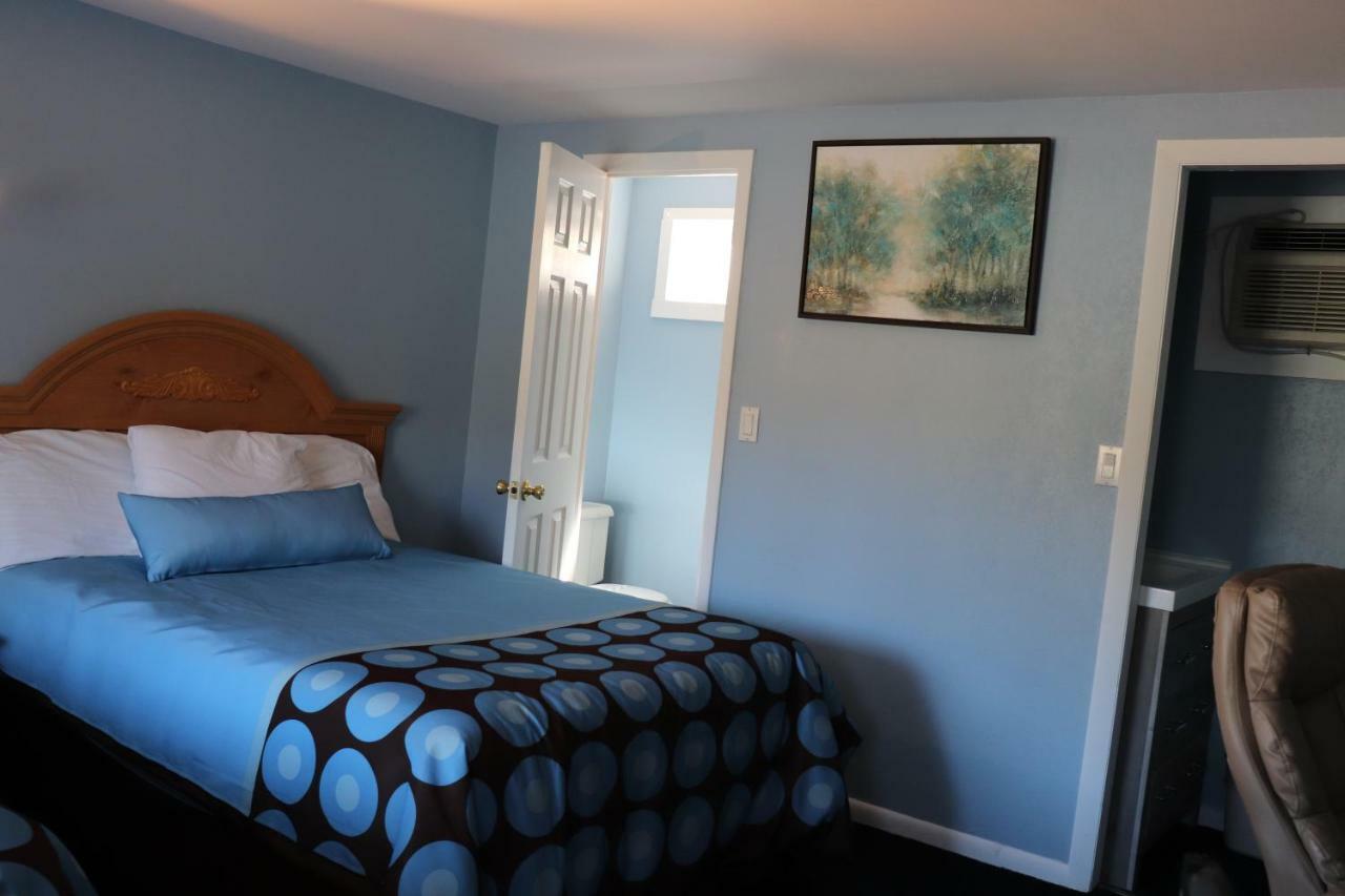 Hitching Post Country Motel Cornwall Exteriör bild
