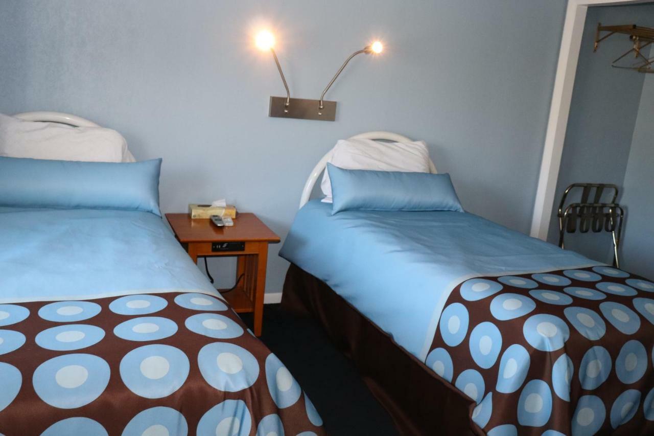 Hitching Post Country Motel Cornwall Exteriör bild