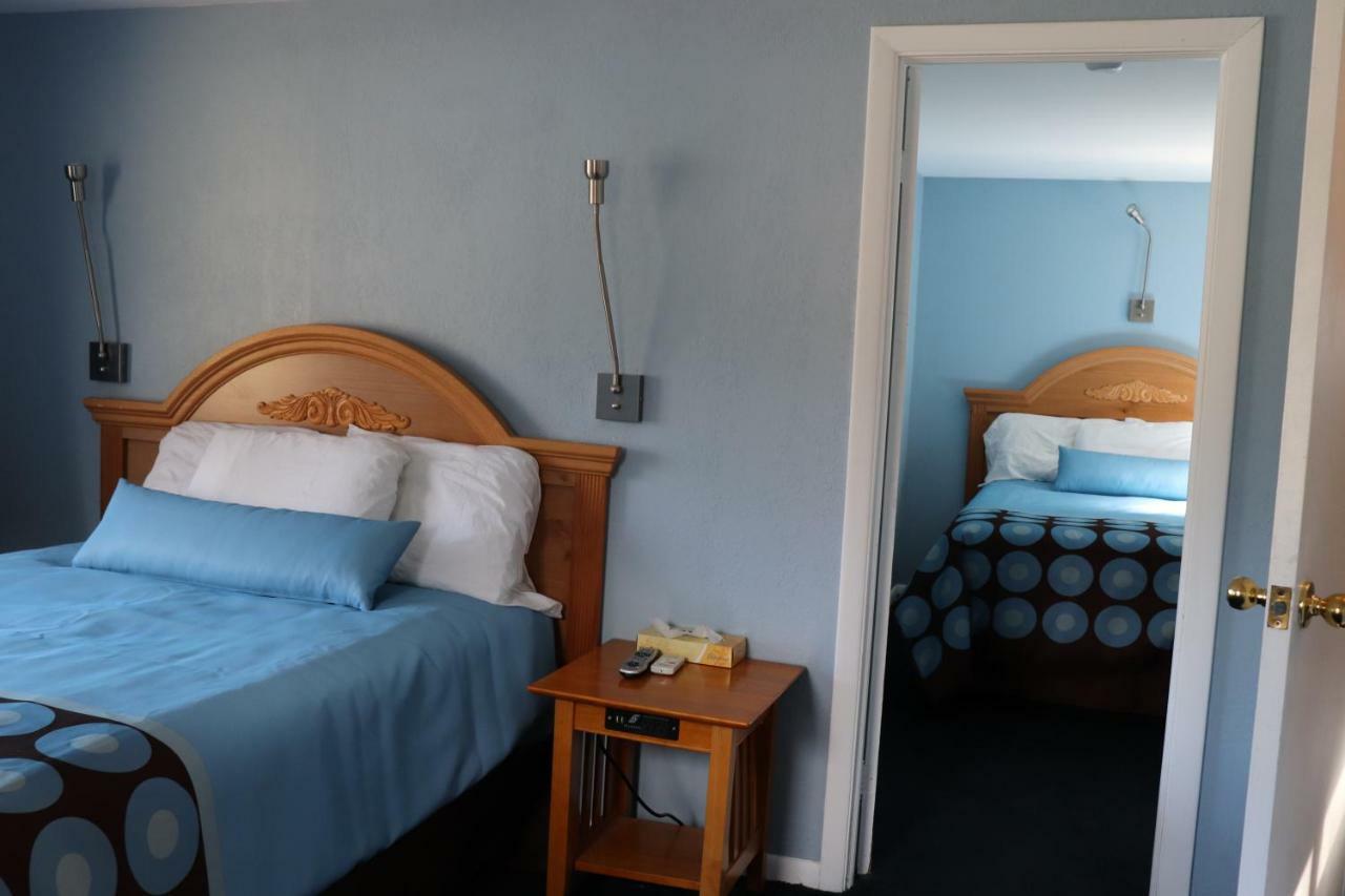 Hitching Post Country Motel Cornwall Exteriör bild