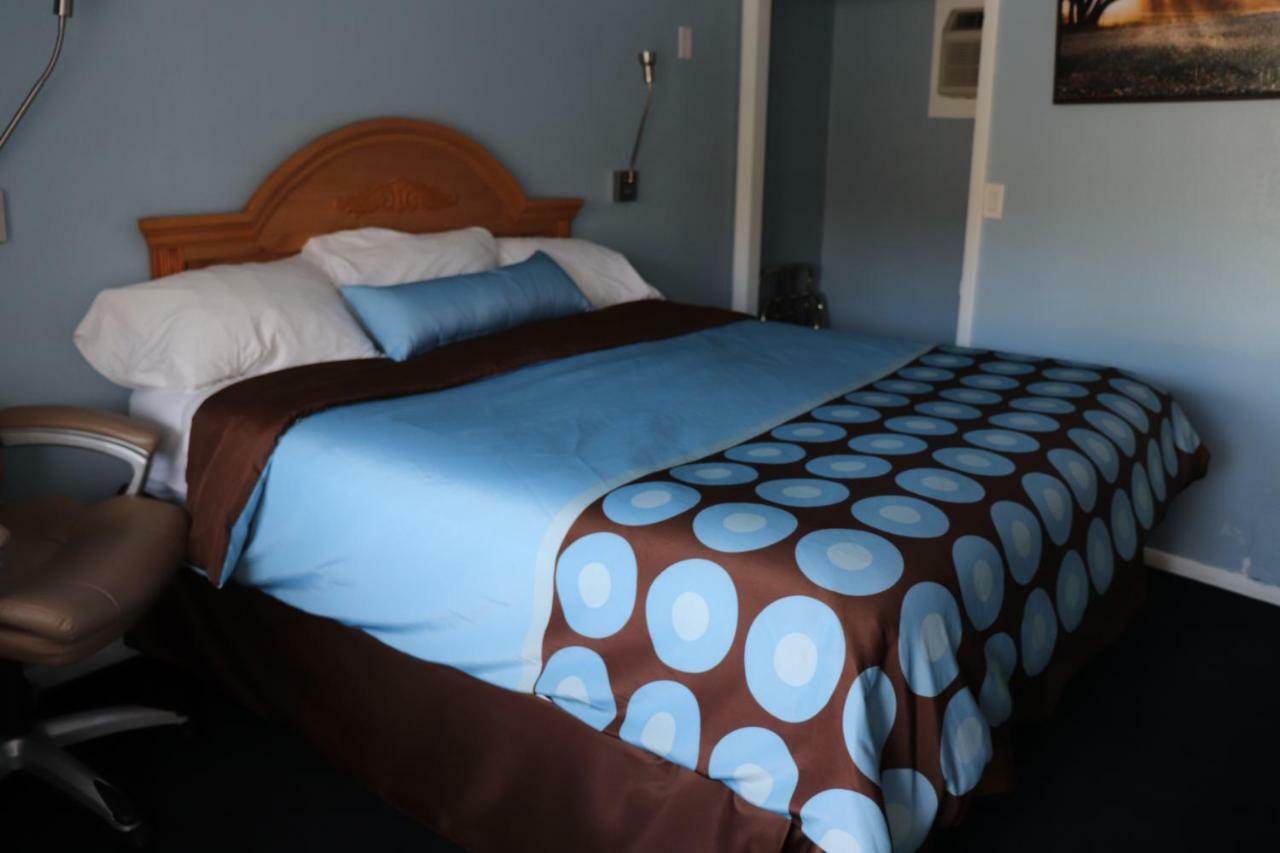 Hitching Post Country Motel Cornwall Exteriör bild
