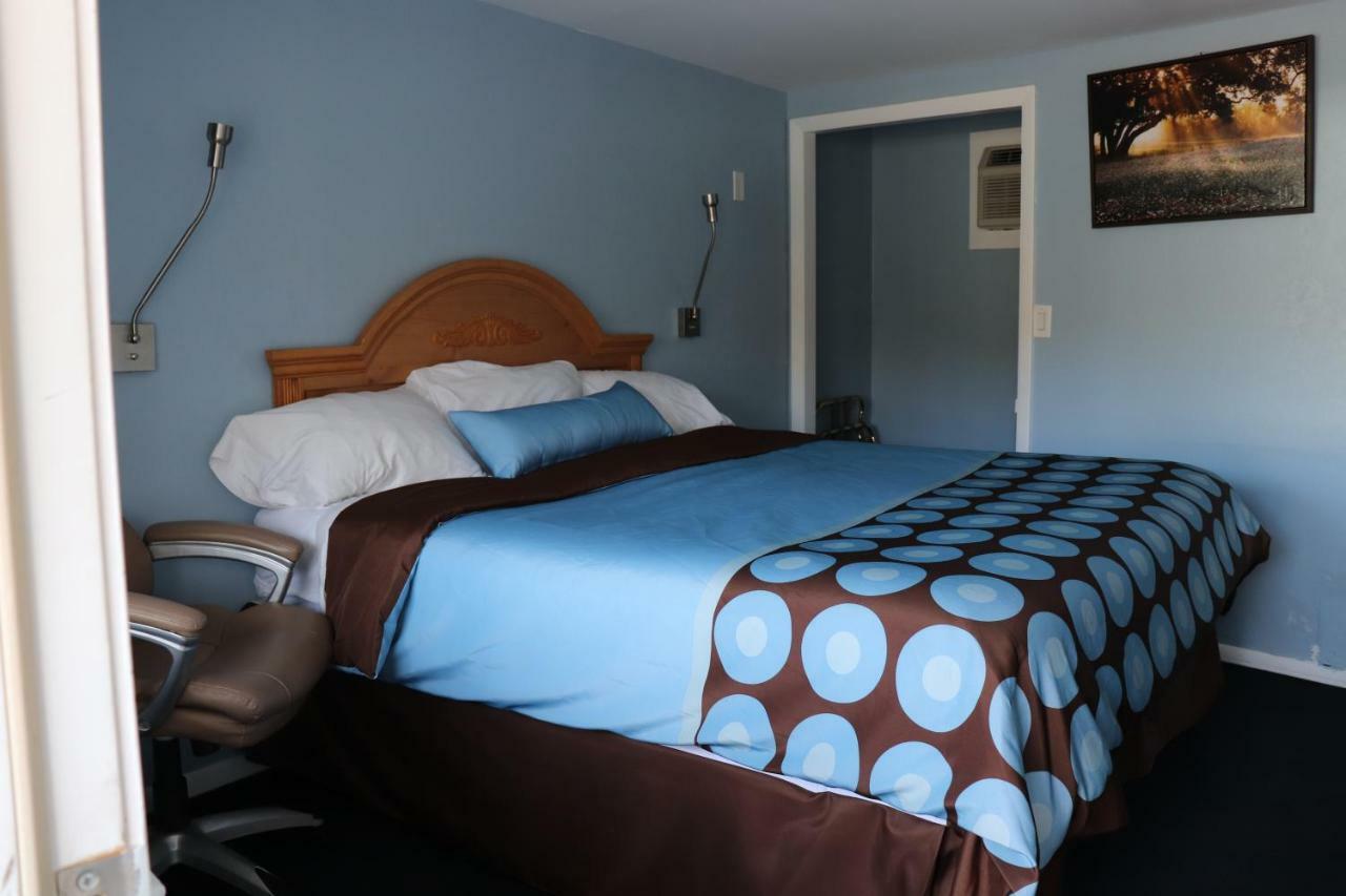 Hitching Post Country Motel Cornwall Exteriör bild