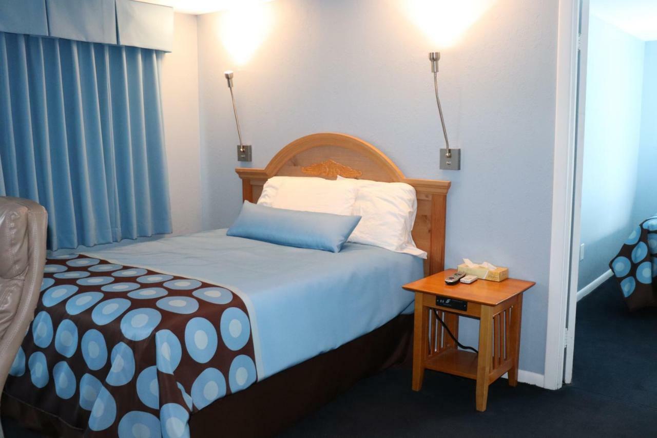 Hitching Post Country Motel Cornwall Exteriör bild