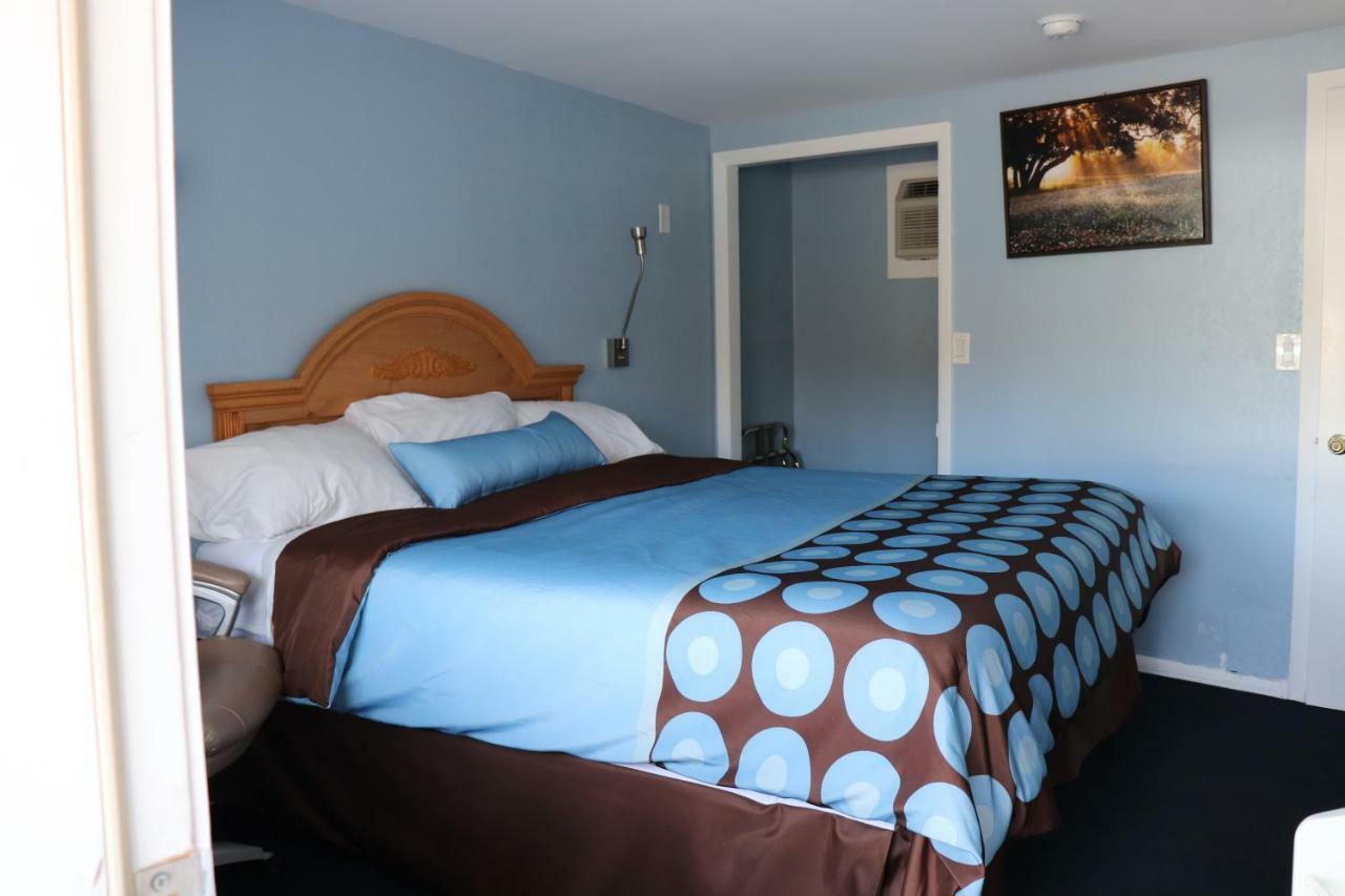 Hitching Post Country Motel Cornwall Exteriör bild