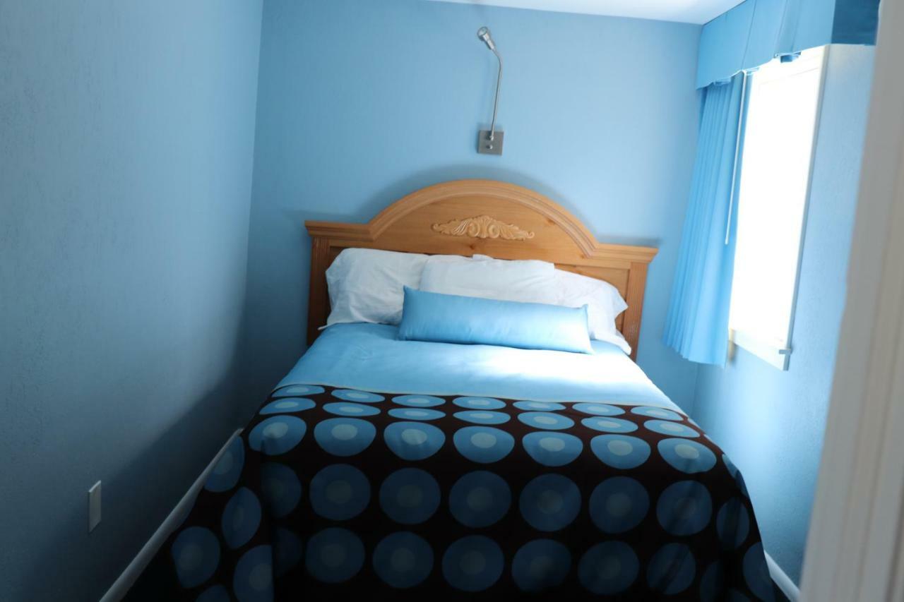 Hitching Post Country Motel Cornwall Exteriör bild