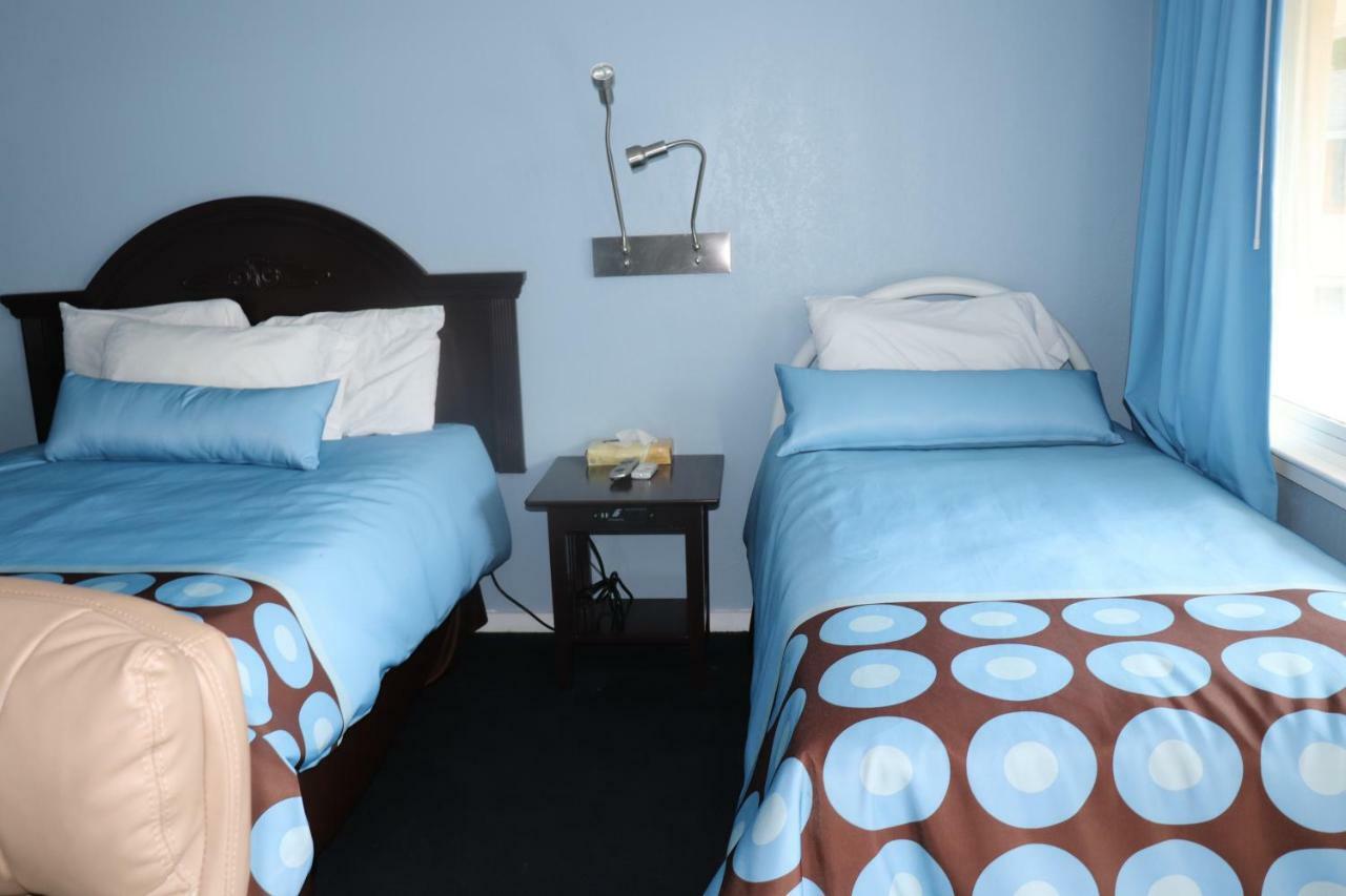 Hitching Post Country Motel Cornwall Exteriör bild