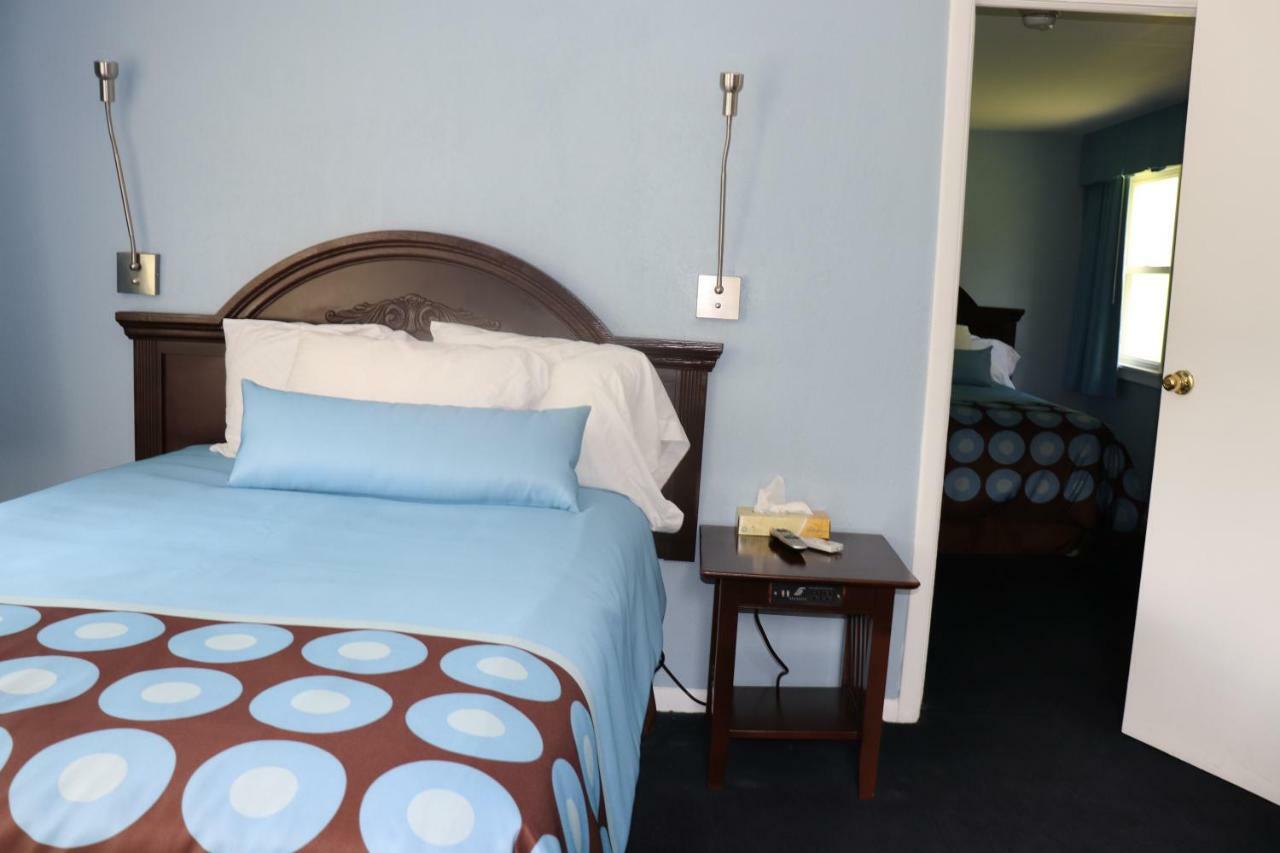 Hitching Post Country Motel Cornwall Exteriör bild