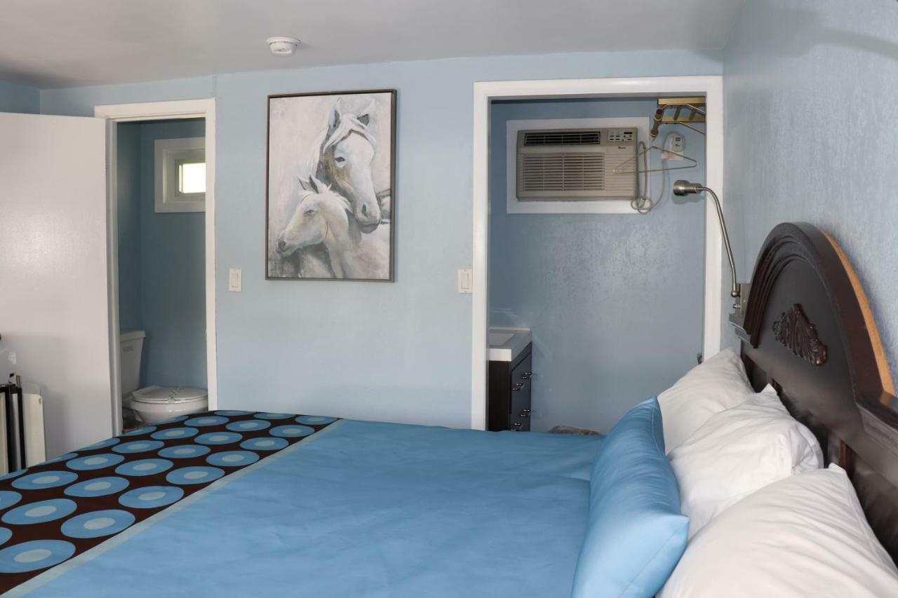 Hitching Post Country Motel Cornwall Exteriör bild