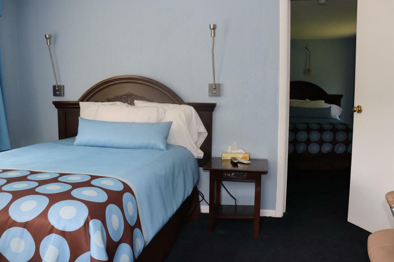 Hitching Post Country Motel Cornwall Exteriör bild