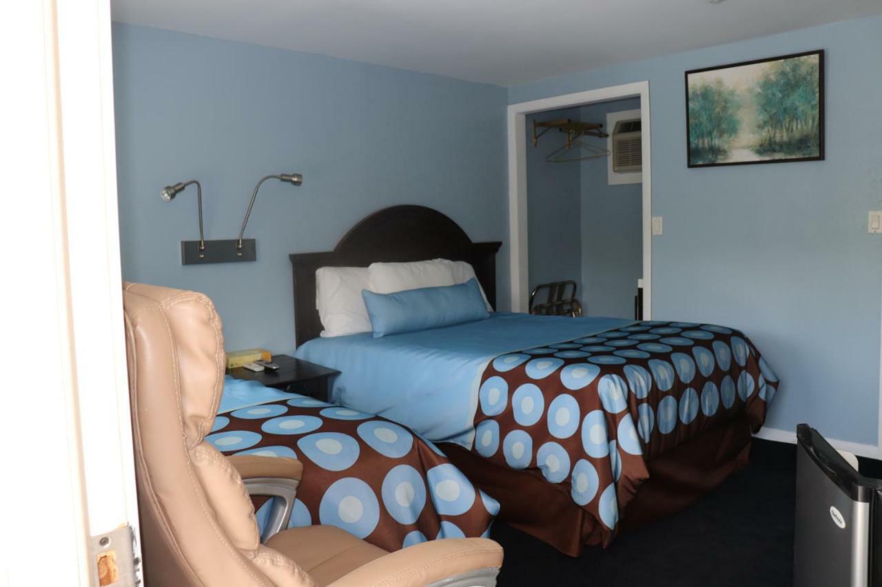 Hitching Post Country Motel Cornwall Exteriör bild